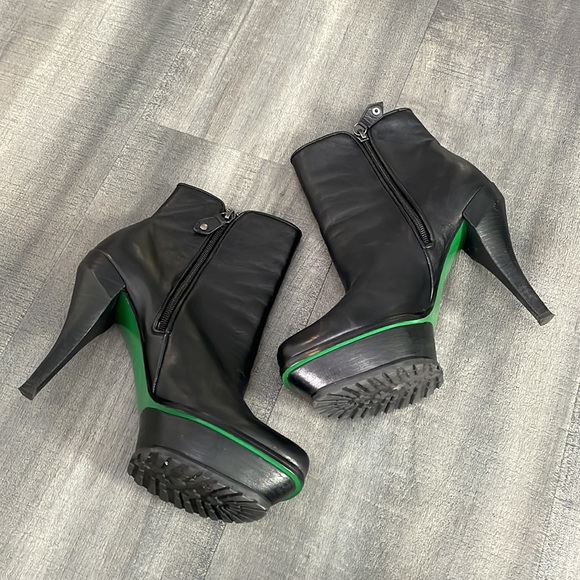 Donald J. Pliner Shoes - LISA BY DONALD J PLINER IAGO BLACK PLATFORM ANKLE BOOT